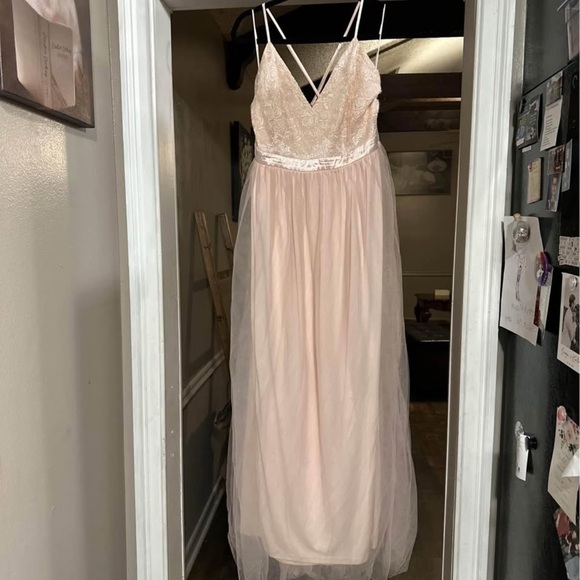 Dresses & Skirts - Elegant Pink Lace Evening Dress